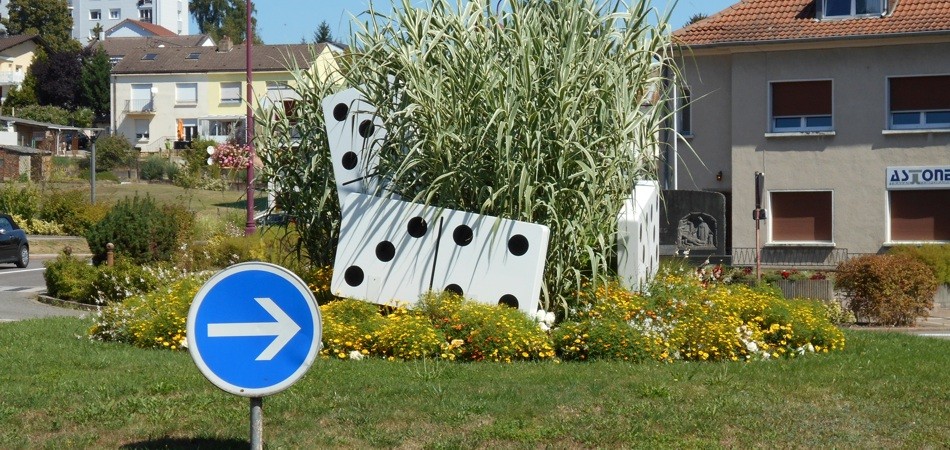 30-dominos-geants-rond-point-Creutzwwald